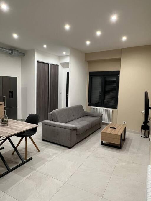 Belle Appartement Avec Parking Gratuit Blanzy Exterior photo