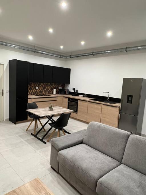 Belle Appartement Avec Parking Gratuit Blanzy Exterior photo