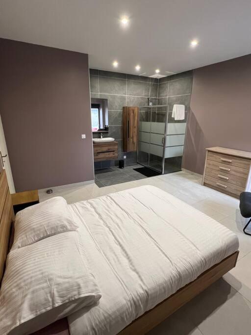 Belle Appartement Avec Parking Gratuit Blanzy Exterior photo